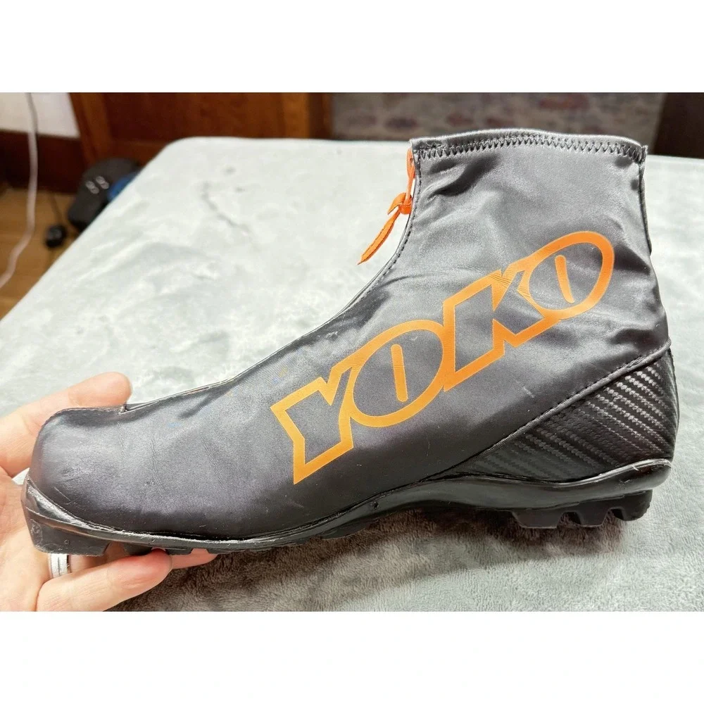 Yoko YXC 1.0 Cross Country Ski Boots Mens EU 43 (28.5 Mondo) Black Orange Gloves